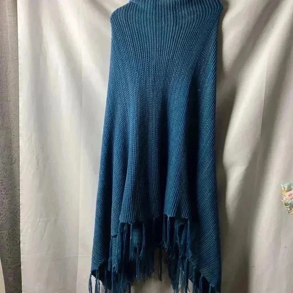 LULAROE WOMENS CROCHET LOOK BLUE PONCHO 4 BUTTON FRONT ONE SIZE FITS MOST - Picture 9 of 9